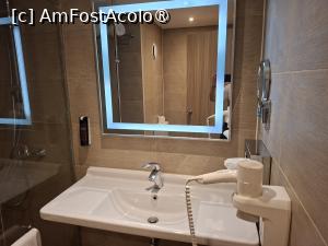 [P19] Cairo, Novotel Cairo Airport Hotel, Camera 222, Baia, Chiuveta cu puține articole de igienă personală » foto by mprofeanu
 - 
<span class="allrVoted glyphicon glyphicon-heart hidden" id="av1522006"></span>
<a class="m-l-10 hidden" id="sv1522006" onclick="voting_Foto_DelVot(,1522006,29286)" role="button">șterge vot <span class="glyphicon glyphicon-remove"></span></a>
<a id="v91522006" class=" c-red"  onclick="voting_Foto_SetVot(1522006)" role="button"><span class="glyphicon glyphicon-heart-empty"></span> <b>LIKE</b> = Votează poza</a> <img class="hidden"  id="f1522006W9" src="/imagini/loader.gif" border="0" /><span class="AjErrMes hidden" id="e1522006ErM"></span>