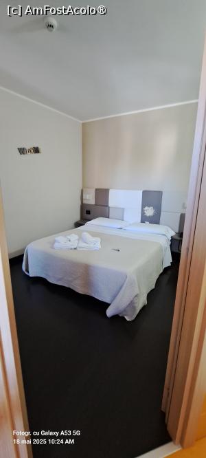 [P19] Hotel Sogni dʼOro Airport, patul văzut din baie » foto by irinad
 - 
<span class="allrVoted glyphicon glyphicon-heart hidden" id="av1524287"></span>
<a class="m-l-10 hidden" id="sv1524287" onclick="voting_Foto_DelVot(,1524287,29293)" role="button">șterge vot <span class="glyphicon glyphicon-remove"></span></a>
<a id="v91524287" class=" c-red"  onclick="voting_Foto_SetVot(1524287)" role="button"><span class="glyphicon glyphicon-heart-empty"></span> <b>LIKE</b> = Votează poza</a> <img class="hidden"  id="f1524287W9" src="/imagini/loader.gif" border="0" /><span class="AjErrMes hidden" id="e1524287ErM"></span>