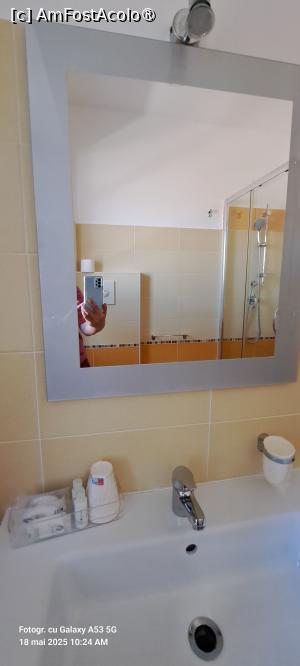 [P31] Hotel Sogni dʼOro Airport, în baie » foto by irinad
 - 
<span class="allrVoted glyphicon glyphicon-heart hidden" id="av1524299"></span>
<a class="m-l-10 hidden" id="sv1524299" onclick="voting_Foto_DelVot(,1524299,29293)" role="button">șterge vot <span class="glyphicon glyphicon-remove"></span></a>
<a id="v91524299" class=" c-red"  onclick="voting_Foto_SetVot(1524299)" role="button"><span class="glyphicon glyphicon-heart-empty"></span> <b>LIKE</b> = Votează poza</a> <img class="hidden"  id="f1524299W9" src="/imagini/loader.gif" border="0" /><span class="AjErrMes hidden" id="e1524299ErM"></span>