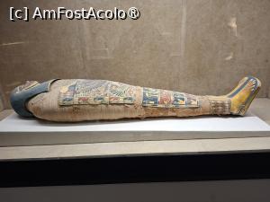 [P07] Necropola Saqqara, Muzeul Imhotep, Mumie cu cartonaj cu mască aurită și cartonaj pe piept cu zeița Maat, Dinastia 30, sec. 4 î. Hr. » foto by mprofeanu
 - 
<span class="allrVoted glyphicon glyphicon-heart hidden" id="av1525330"></span>
<a class="m-l-10 hidden" id="sv1525330" onclick="voting_Foto_DelVot(,1525330,29302)" role="button">șterge vot <span class="glyphicon glyphicon-remove"></span></a>
<a id="v91525330" class=" c-red"  onclick="voting_Foto_SetVot(1525330)" role="button"><span class="glyphicon glyphicon-heart-empty"></span> <b>LIKE</b> = Votează poza</a> <img class="hidden"  id="f1525330W9" src="/imagini/loader.gif" border="0" /><span class="AjErrMes hidden" id="e1525330ErM"></span>