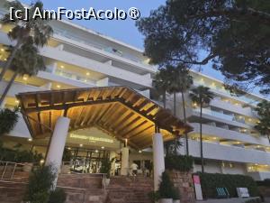 [P01] Intrare Hotel Iberostar Waves Cristina » foto by kandera
 - 
<span class="allrVoted glyphicon glyphicon-heart hidden" id="av1533799"></span>
<a class="m-l-10 hidden" id="sv1533799" onclick="voting_Foto_DelVot(,1533799,29372)" role="button">șterge vot <span class="glyphicon glyphicon-remove"></span></a>
<a id="v91533799" class=" c-red"  onclick="voting_Foto_SetVot(1533799)" role="button"><span class="glyphicon glyphicon-heart-empty"></span> <b>LIKE</b> = Votează poza</a> <img class="hidden"  id="f1533799W9" src="/imagini/loader.gif" border="0" /><span class="AjErrMes hidden" id="e1533799ErM"></span>